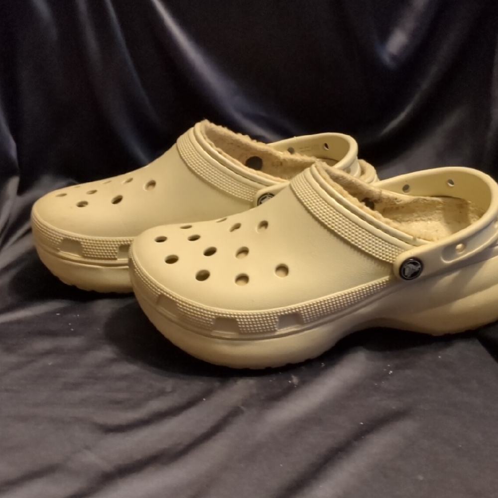 CROCS Platform Lined Cream. Like New Hardly Worn.